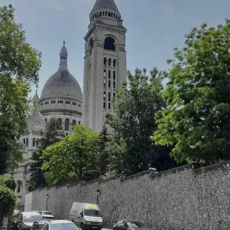 Au Calme A Montmartre 40m2 Paris