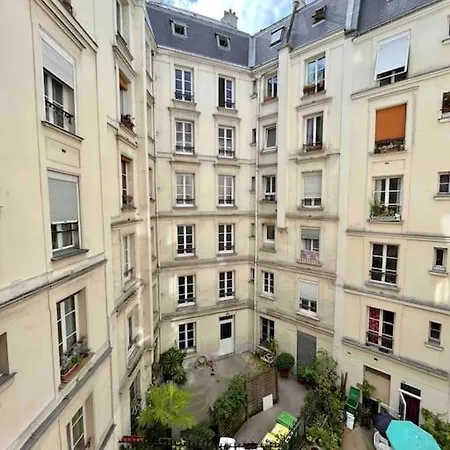 Au Calme A Montmartre 40m2 Apartment *