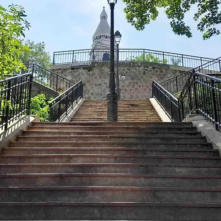 Au Calme A Montmartre 40m2 Apartment