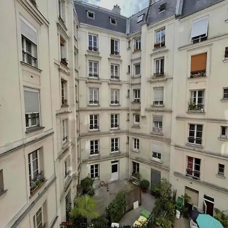 Au Calme A Montmartre 40m2 Apartment *